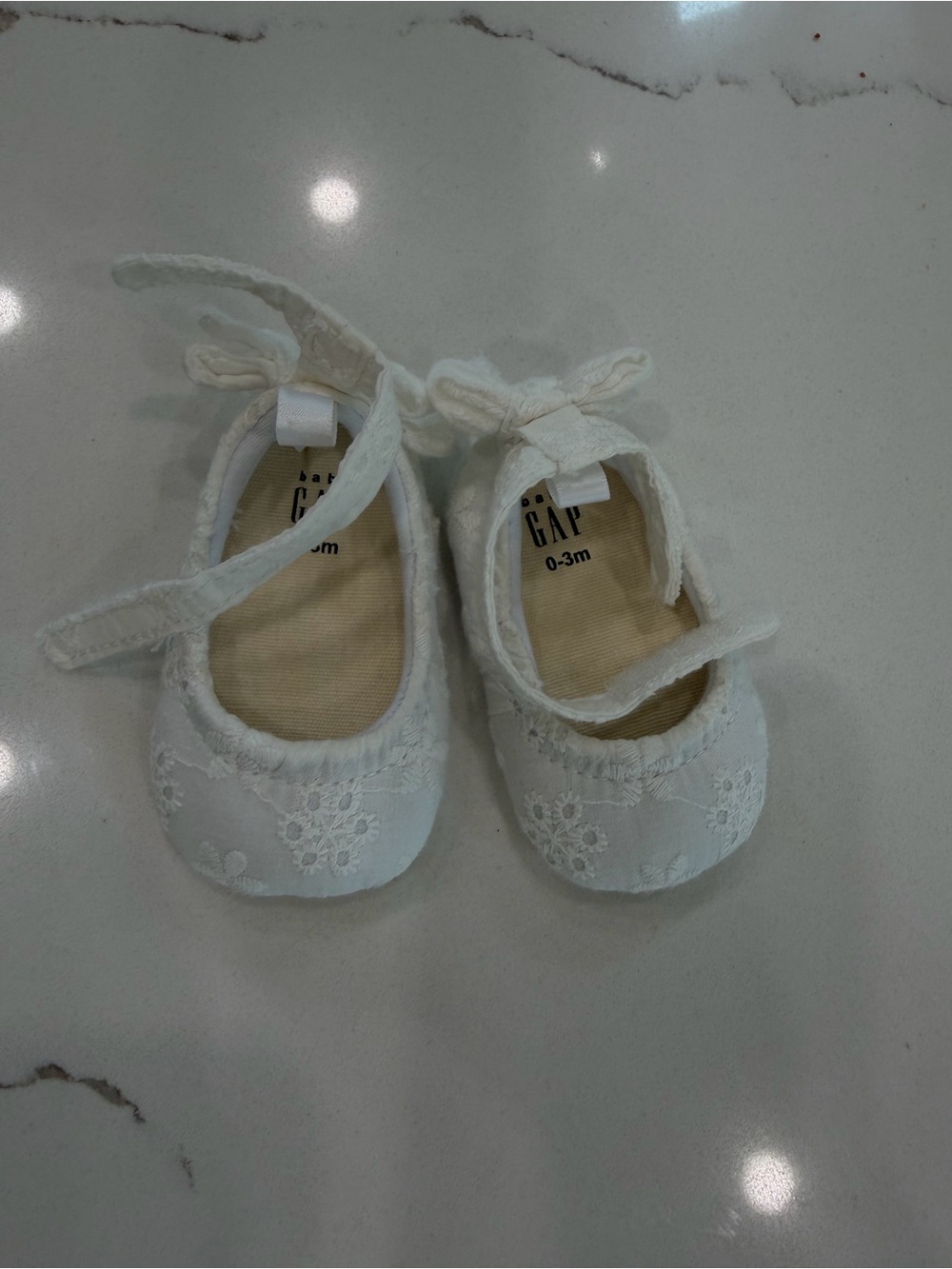 GAP White Lace Bow Mary Jane Baby Shoes